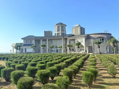 高雄旗津半日遊：推薦必去景點以及好吃的鴨角活海產海鮮料理。旗津的夕陽無限好