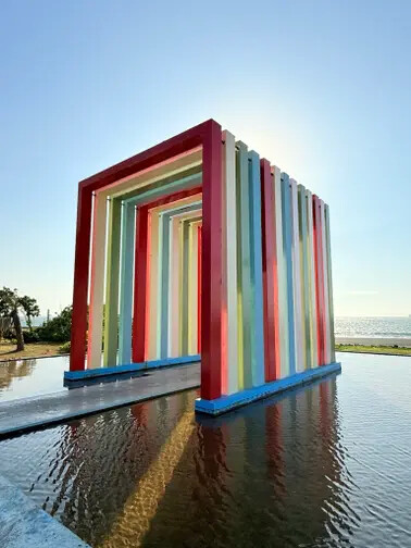 高雄旗津半日遊：推薦必去景點以及好吃的鴨角活海產海鮮料理。旗津的夕陽無限好