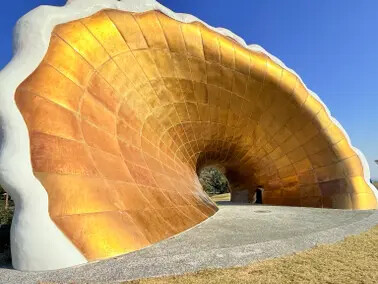 高雄旗津半日遊：推薦必去景點以及好吃的鴨角活海產海鮮料理。旗津的夕陽無限好