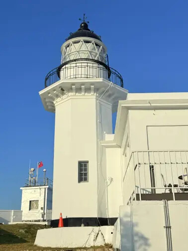 高雄旗津半日遊：推薦必去景點以及好吃的鴨角活海產海鮮料理。旗津的夕陽無限好