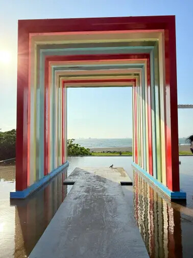 高雄旗津半日遊：推薦必去景點以及好吃的鴨角活海產海鮮料理。旗津的夕陽無限好