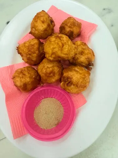 高雄旗津半日遊：推薦必去景點以及好吃的鴨角活海產海鮮料理。旗津的夕陽無限好