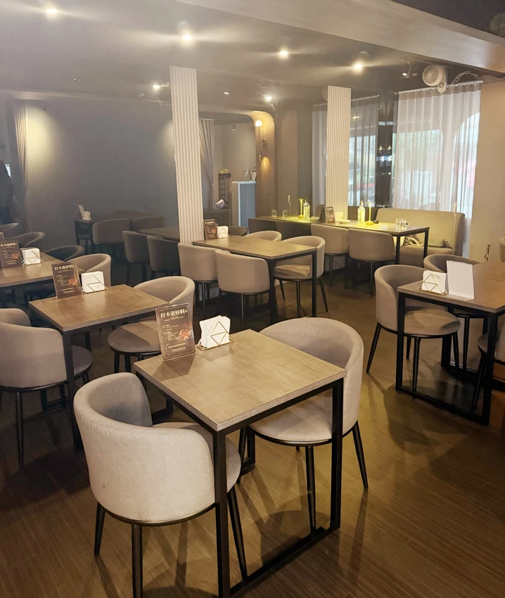 台北市大安區大安區美食「東區聚餐推薦」Cheers&Co.咖啡餐酒館，從中午營業的療癒系餐酒館「巷弄美食」捷運忠孝復興站美食