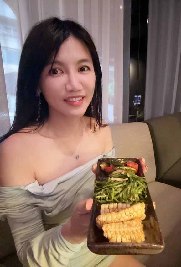 台北市大安區大安區美食「東區聚餐推薦」Cheers&Co.咖啡餐酒館，從中午營業的療癒系餐酒館「巷弄美食」捷運忠孝復興站美食