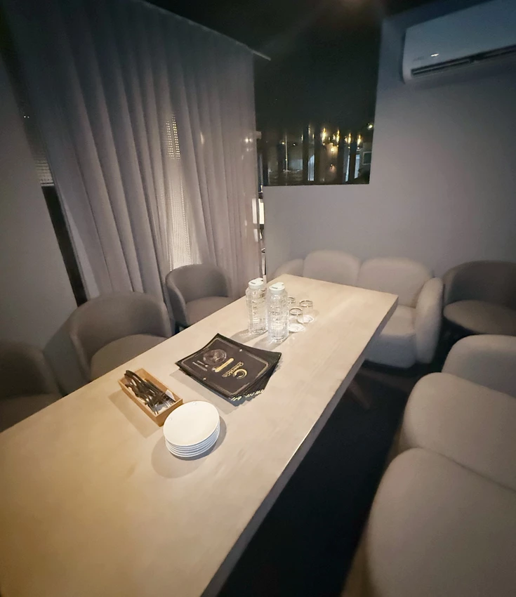 台北市大安區大安區美食「東區聚餐推薦」Cheers&Co.咖啡餐酒館，從中午營業的療癒系餐酒館「巷弄美食」捷運忠孝復興站美食