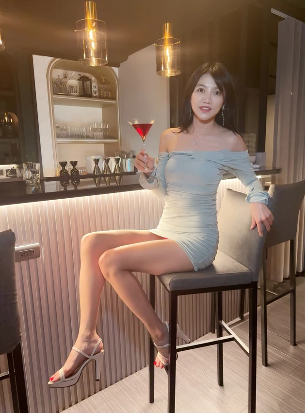 台北市大安區大安區美食「東區聚餐推薦」Cheers&Co.咖啡餐酒館，從中午營業的療癒系餐酒館「巷弄美食」捷運忠孝復興站美食