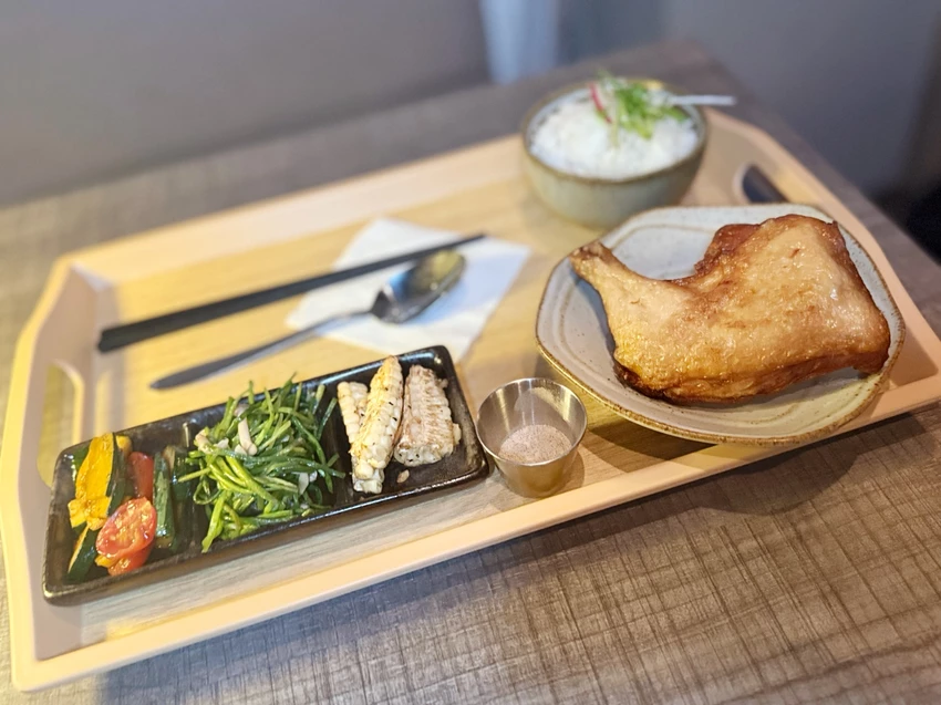 台北市大安區大安區美食「東區聚餐推薦」Cheers&Co.咖啡餐酒館，從中午營業的療癒系餐酒館「巷弄美食」捷運忠孝復興站美食