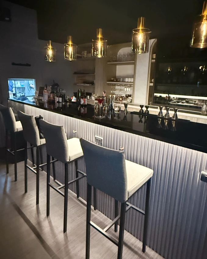 台北市大安區大安區美食「東區聚餐推薦」Cheers&Co.咖啡餐酒館，從中午營業的療癒系餐酒館「巷弄美食」捷運忠孝復興站美食