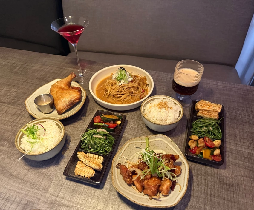 台北市大安區大安區美食「東區聚餐推薦」Cheers&Co.咖啡餐酒館，從中午營業的療癒系餐酒館「巷弄美食」捷運忠孝復興站美食