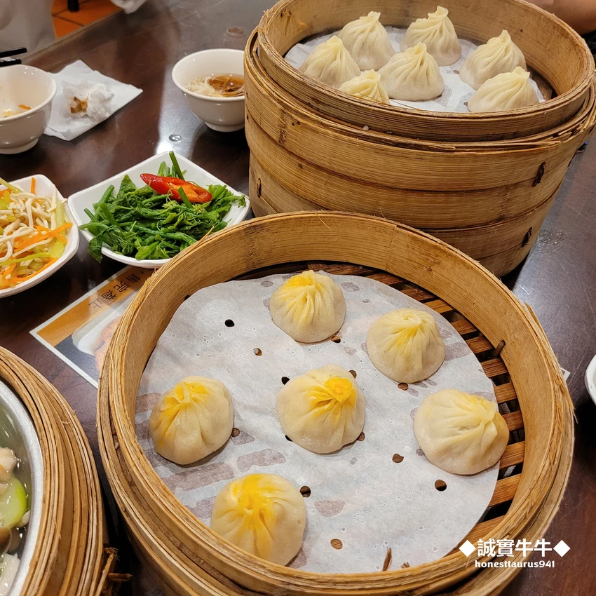 台北市大安區《杭州小籠湯包》七年的必比登推薦,蟹黃小籠湯包推推