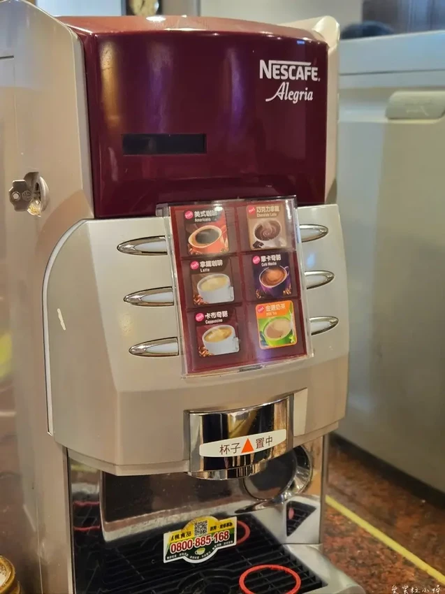 捷運東湖站周邊美食，沙拉吧吃到飽，在地老字號佳佳牛排館，品嚐記憶裡的味道