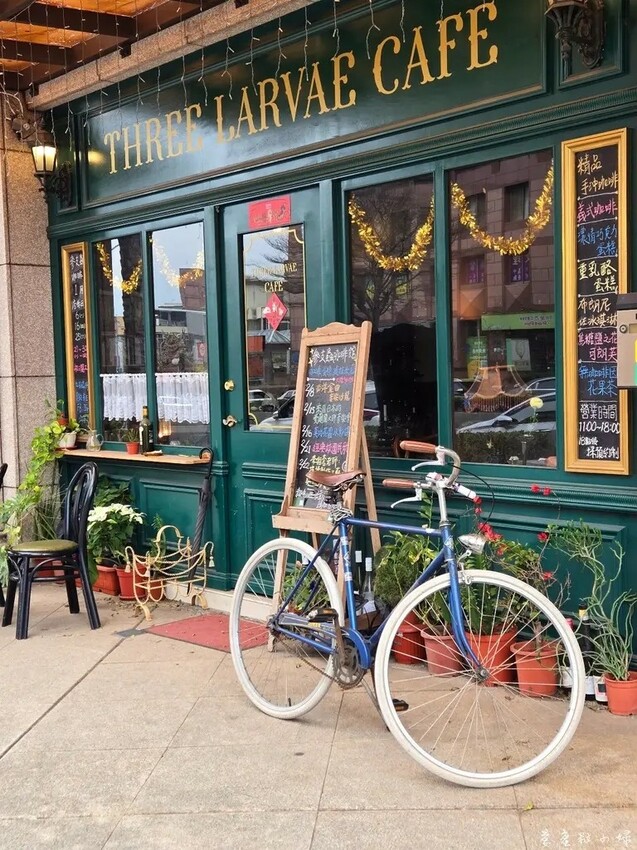 新北下午茶好多古董收藏的特色咖啡店，參支蟲咖啡館THREE LARVAE CAFE｜林口特色咖啡館｜林口咖啡廳推薦
