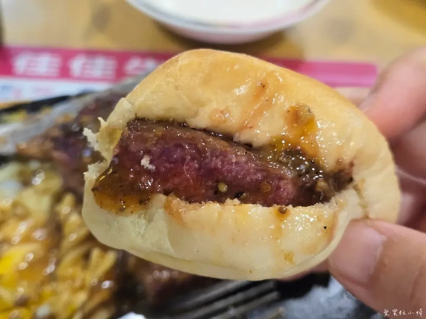 捷運東湖站周邊美食，沙拉吧吃到飽，在地老字號佳佳牛排館，品嚐記憶裡的味道