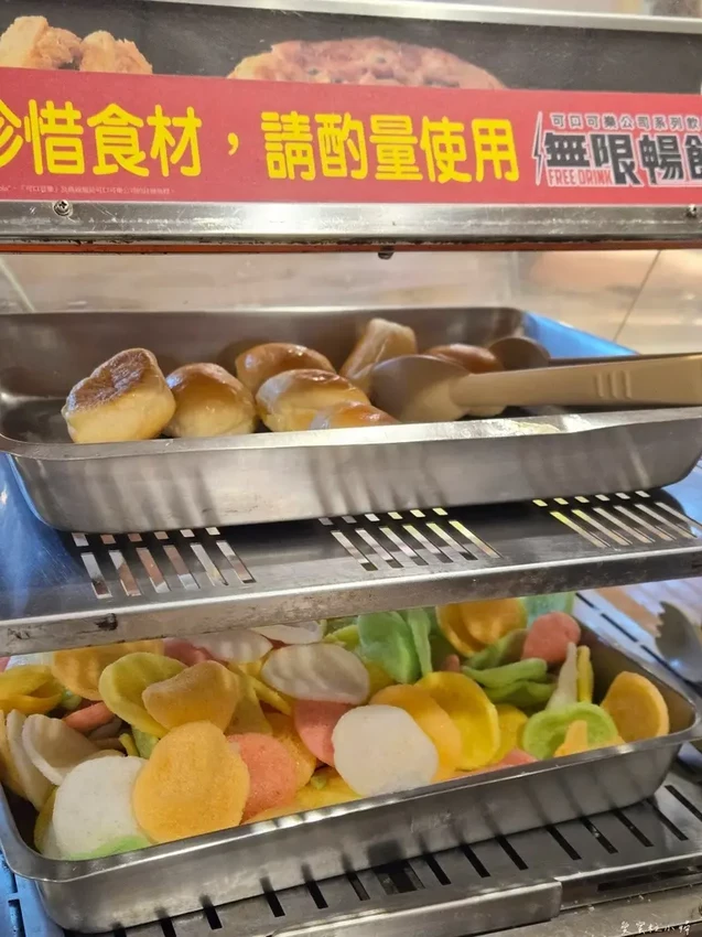 捷運東湖站周邊美食，沙拉吧吃到飽，在地老字號佳佳牛排館，品嚐記憶裡的味道