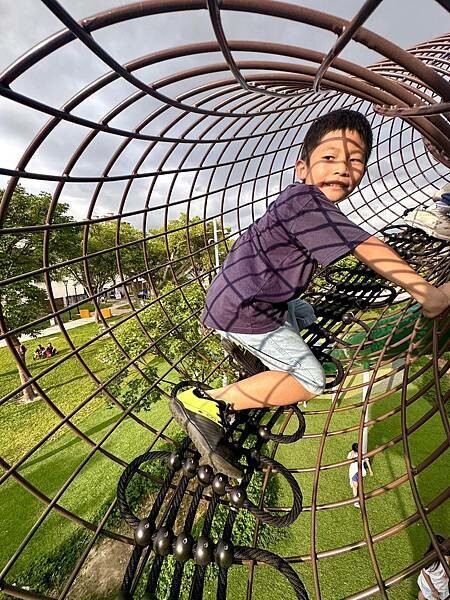 【親子遊記】走進燦爛童年時光 八德楓樹腳公園全攻略 一場大人