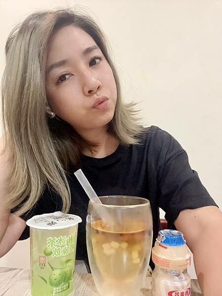 「春水良品青梅冰茶吸凍飲」酸甜青梅搭配Q彈蒟蒻＋椰果、夏天的