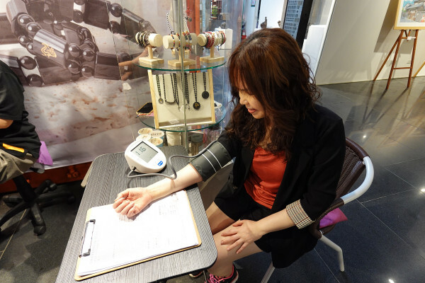 比陶藝還好玩?逛新北美術館之外鶯歌一日遊大推景點,不是刮痧、比spa還爽,未來能量實驗室光點美學能量調理