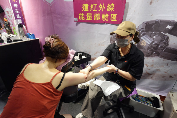 比陶藝還好玩?逛新北美術館之外鶯歌一日遊大推景點,不是刮痧、比spa還爽,未來能量實驗室光點美學能量調理