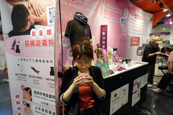 比陶藝還好玩?逛新北美術館之外鶯歌一日遊大推景點,不是刮痧、比spa還爽,未來能量實驗室光點美學能量調理