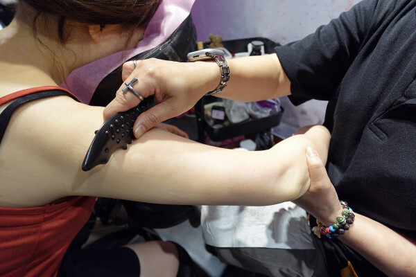 比陶藝還好玩?逛新北美術館之外鶯歌一日遊大推景點,不是刮痧、比spa還爽,未來能量實驗室光點美學能量調理