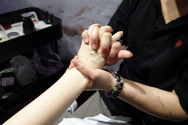 比陶藝還好玩?逛新北美術館之外鶯歌一日遊大推景點,不是刮痧、比spa還爽,未來能量實驗室光點美學能量調理