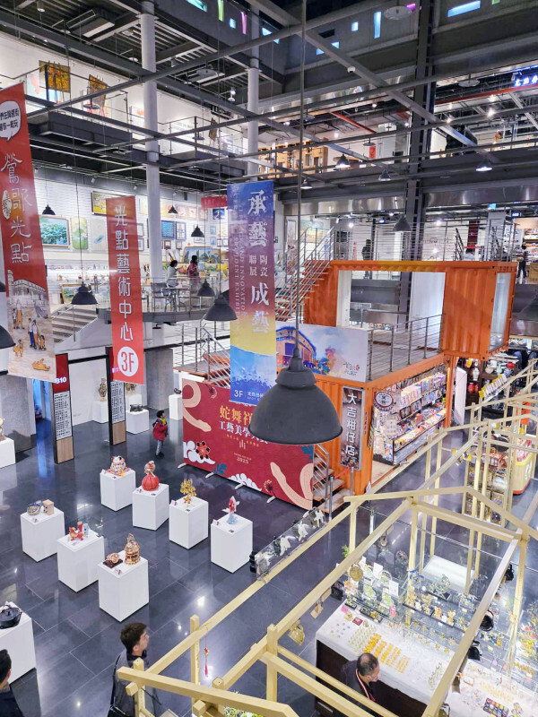 比陶藝還好玩?逛新北美術館之外鶯歌一日遊大推景點,不是刮痧、比spa還爽,未來能量實驗室光點美學能量調理