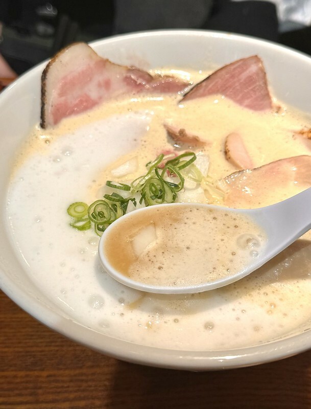日本大阪梅田米其林推薦！必吃雞白湯泡系拉麵ふく流らーめん轍，Tabelog百名店。