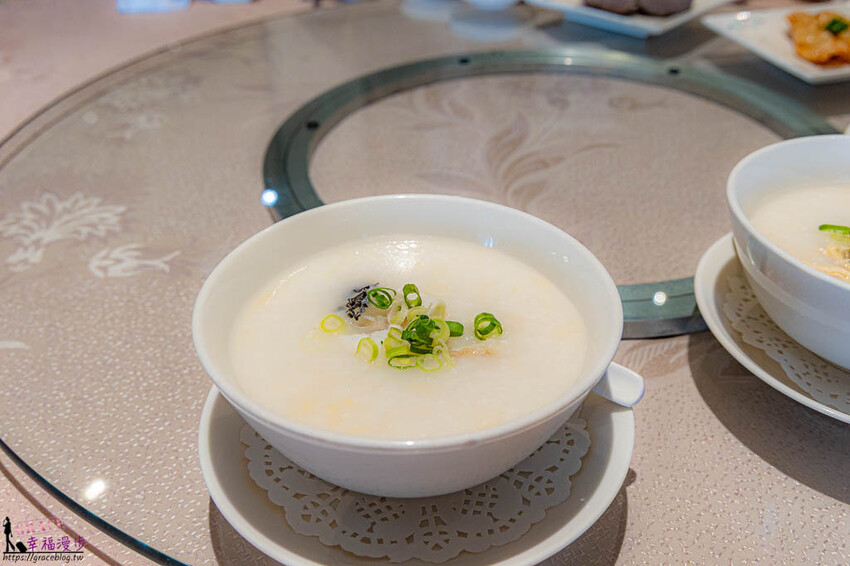 郵輪上的美食餐廳不可錯過的脆皮烤鴨，早餐的港點相當美味