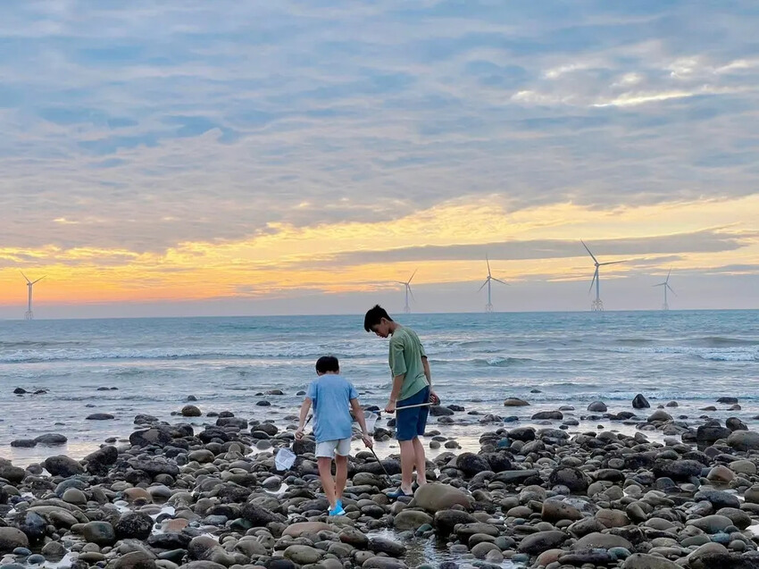 苗栗親子景點推薦｜合歡石滬潮間帶體驗抓螃蟹、撈魚、挖海瓜子，