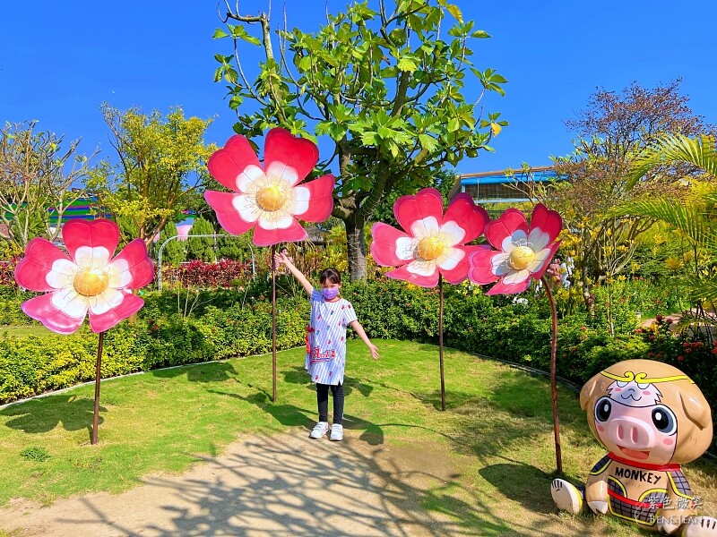 嘉義親子景點推薦!3000坪三隻小豬觀光農場,動物園 滑草 DIY全家暢玩。
