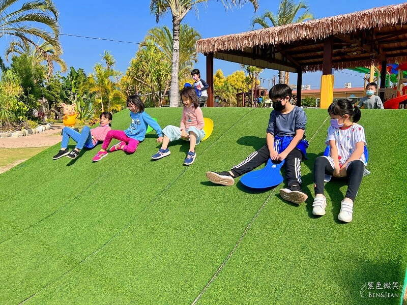 嘉義親子景點推薦!3000坪三隻小豬觀光農場,動物園 滑草 DIY全家暢玩。