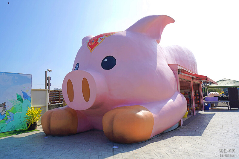 嘉義親子景點推薦!3000坪三隻小豬觀光農場,動物園 滑草 DIY全家暢玩。