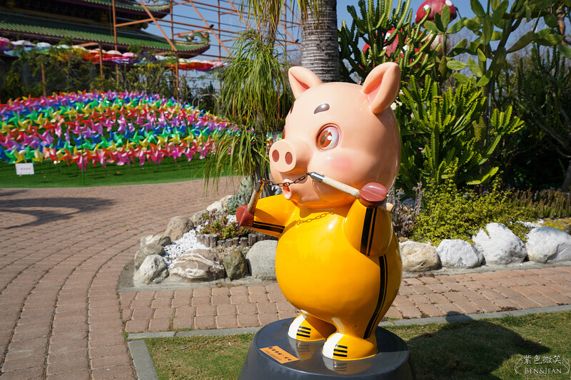 嘉義親子景點推薦!3000坪三隻小豬觀光農場,動物園 滑草 DIY全家暢玩。