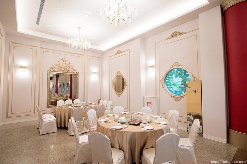 台南老字號濃園滿漢餐廳｜中式料理推薦：家常菜、手路菜與私房菜，兒童遊戲室和親子用餐空間，附設電梯與免費停車，經典辦桌料理龍蝦三明治需預約