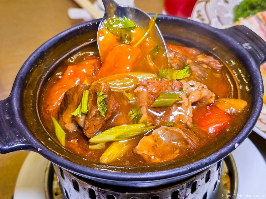 台南老字號濃園滿漢餐廳｜中式料理推薦：家常菜、手路菜與私房菜，兒童遊戲室和親子用餐空間，附設電梯與免費停車，經典辦桌料理龍蝦三明治需預約