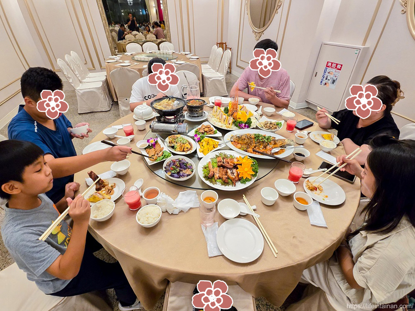 台南老字號濃園滿漢餐廳｜中式料理推薦：家常菜、手路菜與私房菜，兒童遊戲室和親子用餐空間，附設電梯與免費停車，經典辦桌料理龍蝦三明治需預約