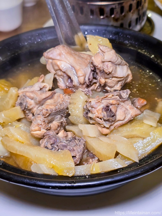 台南老字號濃園滿漢餐廳｜中式料理推薦：家常菜、手路菜與私房菜，兒童遊戲室和親子用餐空間，附設電梯與免費停車，經典辦桌料理龍蝦三明治需預約