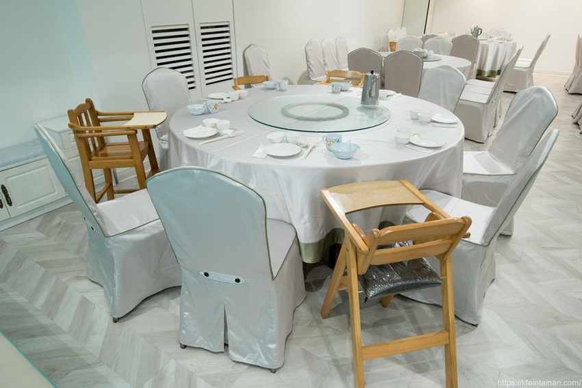 台南老字號濃園滿漢餐廳｜中式料理推薦：家常菜、手路菜與私房菜，兒童遊戲室和親子用餐空間，附設電梯與免費停車，經典辦桌料理龍蝦三明治需預約
