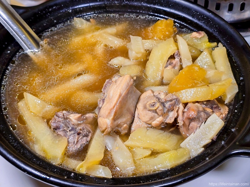 台南老字號濃園滿漢餐廳｜中式料理推薦：家常菜、手路菜與私房菜，兒童遊戲室和親子用餐空間，附設電梯與免費停車，經典辦桌料理龍蝦三明治需預約