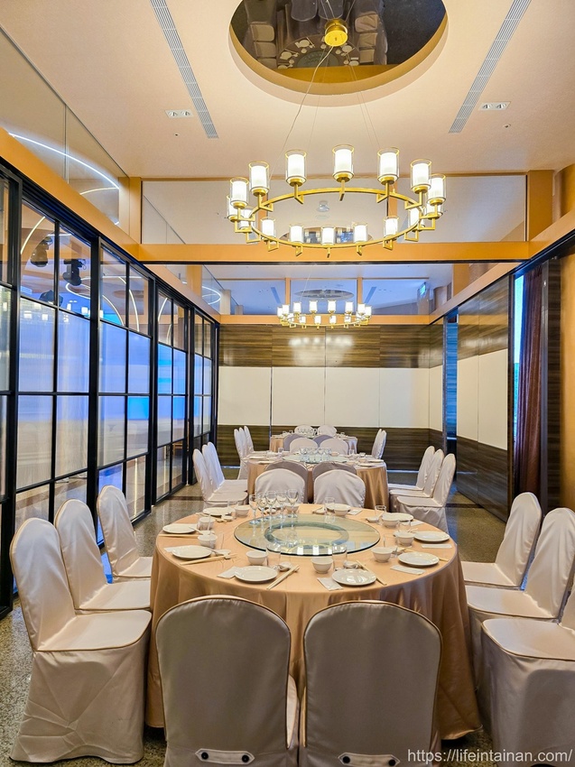 台南老字號濃園滿漢餐廳｜中式料理推薦：家常菜、手路菜與私房菜，兒童遊戲室和親子用餐空間，附設電梯與免費停車，經典辦桌料理龍蝦三明治需預約
