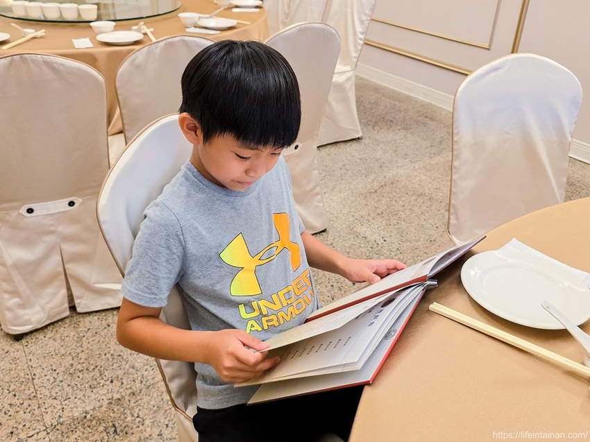 台南老字號濃園滿漢餐廳｜中式料理推薦：家常菜、手路菜與私房菜，兒童遊戲室和親子用餐空間，附設電梯與免費停車，經典辦桌料理龍蝦三明治需預約