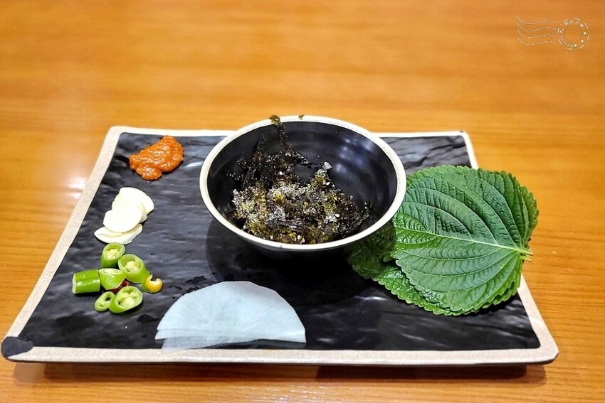 韓國大邱美食必吃首選！巨松燉排骨泛魚店 辣燉排骨，小菜白飯飲料都吃到飽。