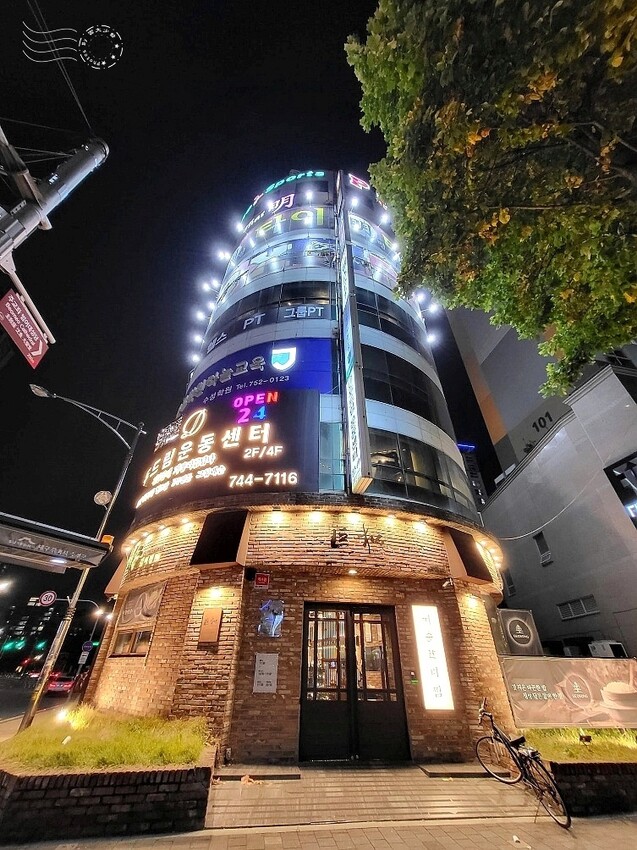 韓國大邱美食必吃首選！巨松燉排骨泛魚店 辣燉排骨，小菜白飯飲料都吃到飽。