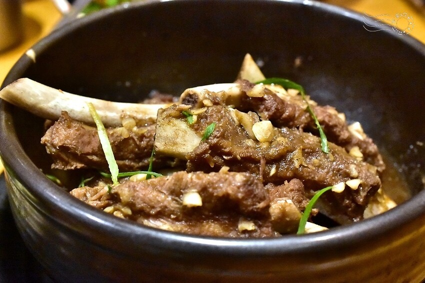 韓國大邱美食必吃首選！巨松燉排骨泛魚店 辣燉排骨，小菜白飯飲料都吃到飽。