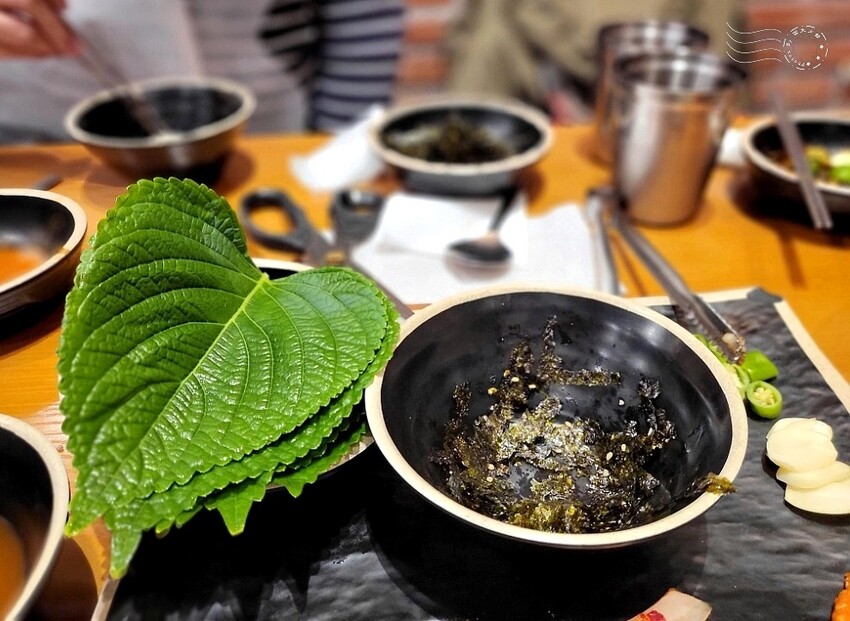 韓國大邱美食必吃首選！巨松燉排骨泛魚店 辣燉排骨，小菜白飯飲料都吃到飽。