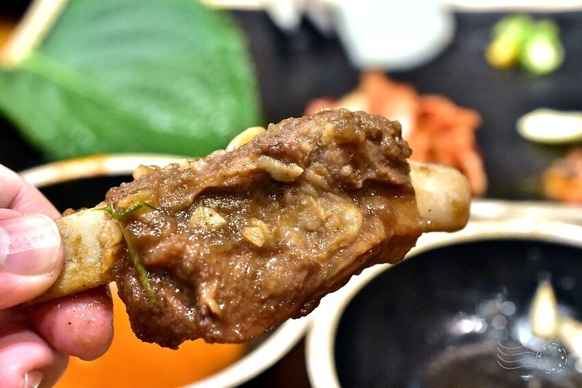 韓國大邱美食必吃首選！巨松燉排骨泛魚店 辣燉排骨，小菜白飯飲料都吃到飽。