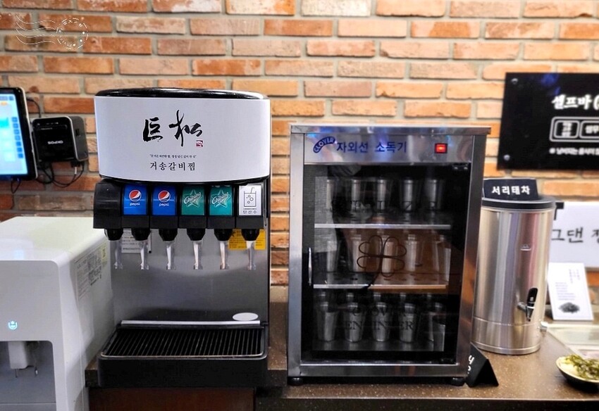 韓國大邱美食必吃首選！巨松燉排骨泛魚店 辣燉排骨，小菜白飯飲料都吃到飽。