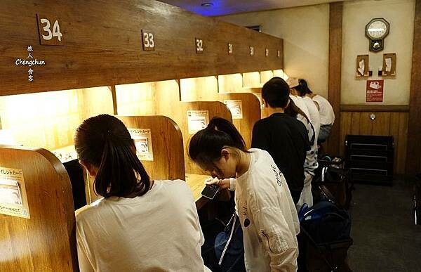 京都【一蘭拉麵 河原町店】玩日本就愛這一味。