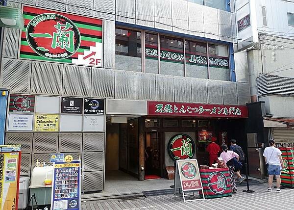 京都【一蘭拉麵 河原町店】玩日本就愛這一味。