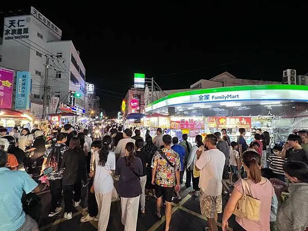 屏東東港鎮【BURABURA CAFE GUESTHOUSE